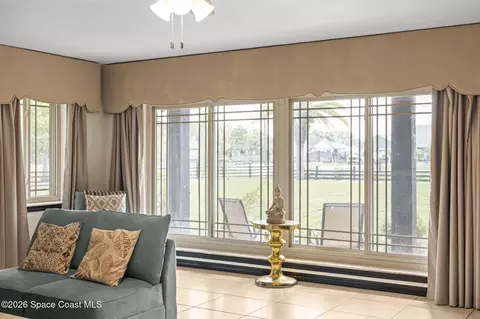 Living - 300 Orange Ave, Saint Cloud, FL 34769 photo 2 of 4