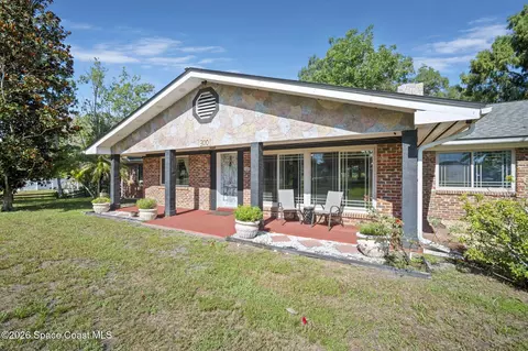 Exterior - 300 Orange Ave, Saint Cloud, FL 34769 photo 2 of 14
