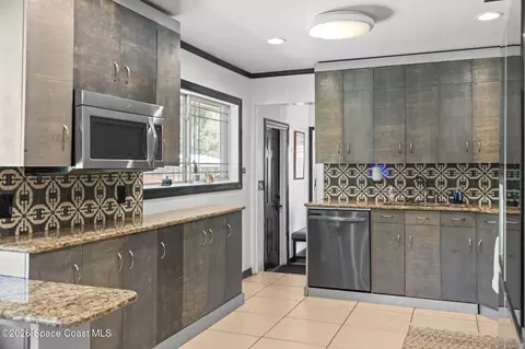 Kitchen - 300 Orange Ave, Saint Cloud, FL 34769 photo 3 of 6