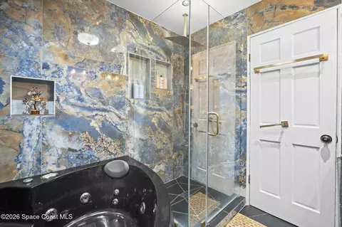 Bath - 300 Orange Ave, Saint Cloud, FL 34769 photo 2 of 6
