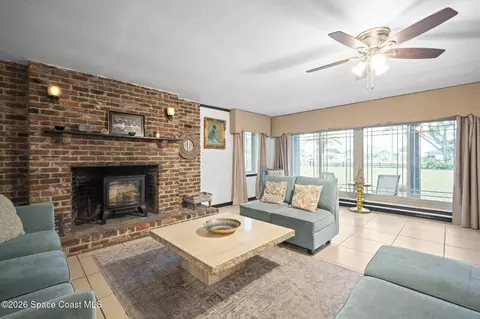 Living - 300 Orange Ave, Saint Cloud, FL 34769 photo 1 of 4