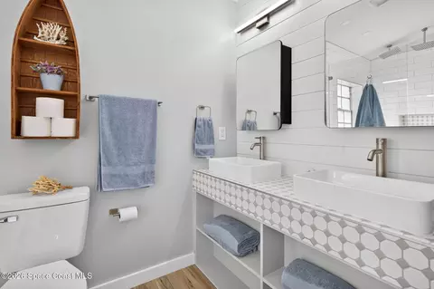 Bath - 301 Par Ave, Melbourne, FL 32901 photo 3 of 4