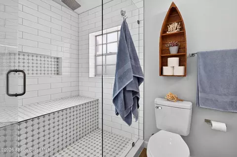 Bath - 301 Par Ave, Melbourne, FL 32901 photo 1 of 4