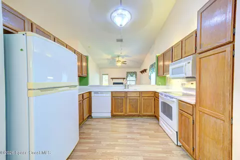 Kitchen - 1607 Clover Cir, Melbourne, FL 32935 photo 2 of 4