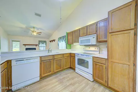 Kitchen - 1607 Clover Cir, Melbourne, FL 32935 photo 4 of 4