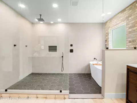 Bath - 3110 Harlock Rd, Melbourne, FL 32934 photo 4 of 10