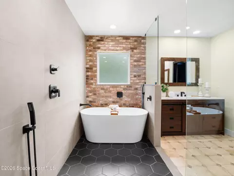 Bath - 3110 Harlock Rd, Melbourne, FL 32934 photo 6 of 10