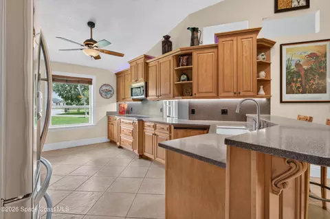 Kitchen - 5365 Pine St, Cocoa, FL 32927 photo 2 of 4