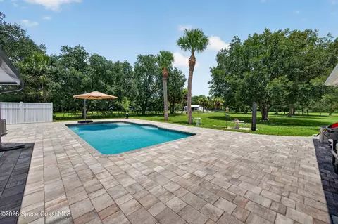 Exterior - 5365 Pine St, Cocoa, FL 32927 photo 6 of 28