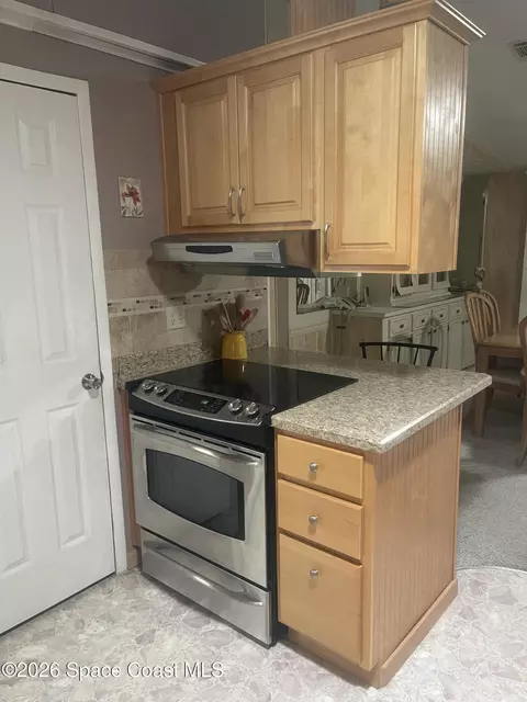 Kitchen - 512 Lee Ct, Melbourne, FL 32904 photo 2 of 3