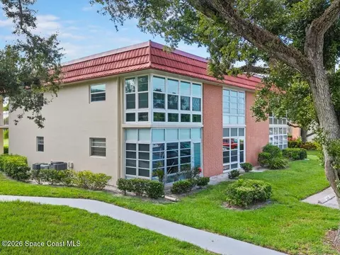 32 Pine Arbor Ln #205, Vero Beach, FL 32962
