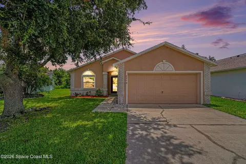Exterior - 2476 Hidden Pine Ln NE, Palm Bay, FL 32905 photo 3 of 5