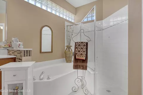 Bath - 394 Carmel Dr, Melbourne, FL 32940 photo 3 of 4