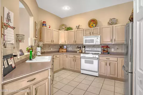 Kitchen - 394 Carmel Dr, Melbourne, FL 32940 photo 2 of 4