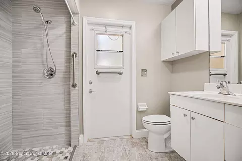 Bath - 1490 Goldrush Ave, Melbourne, FL 32940 photo 3 of 3