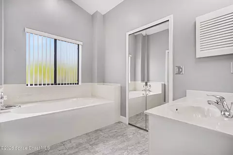 Bath - 1490 Goldrush Ave, Melbourne, FL 32940 photo 2 of 3