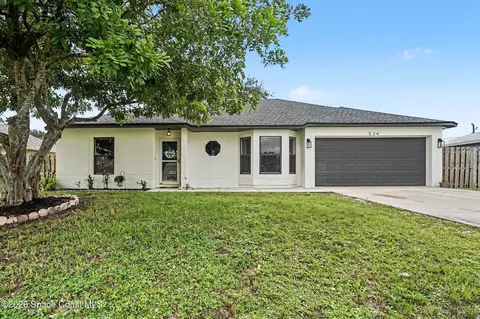 534 Davidson St SE, Palm Bay, FL 32909