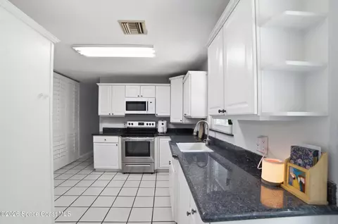 Kitchen - 2300 Hall Rd, Malabar, FL 32950 photo 2 of 2