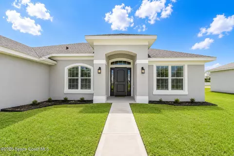 675 Kempten St NW, Palm Bay, FL 32907