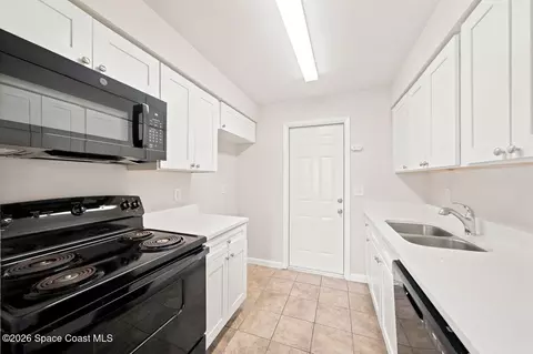 Kitchen - 3386 Jay Tee Dr, Melbourne, FL 32901 photo 2 of 2