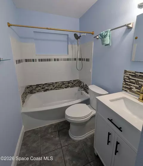Bath - 811 Cronin Ave, Melbourne, FL 32935 photo 3 of 4