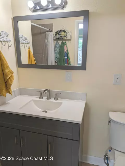 Bath - 811 Cronin Ave, Melbourne, FL 32935 photo 2 of 4
