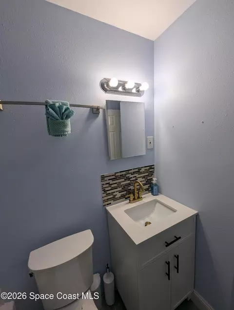 Bath - 811 Cronin Ave, Melbourne, FL 32935 photo 4 of 4