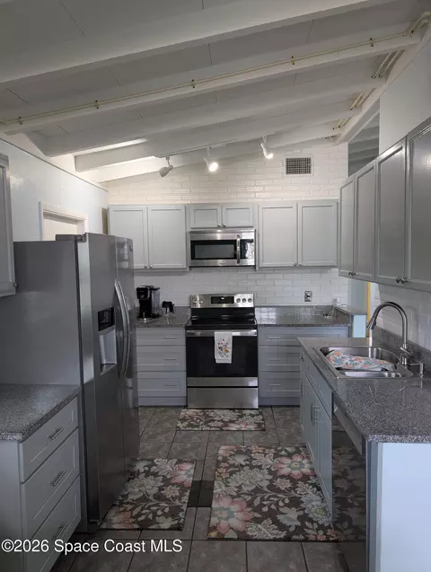 Kitchen - 811 Cronin Ave, Melbourne, FL 32935 photo 2 of 5