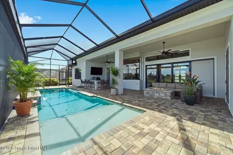 Exterior - 8719 Serrano Cir, Melbourne, FL 32940 photo 1 of 7