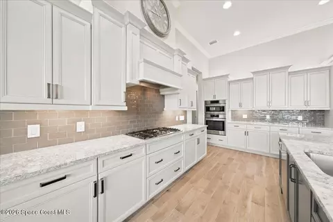 Kitchen - 8719 Serrano Cir, Melbourne, FL 32940 photo 4 of 4