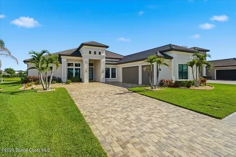 Exterior - 8719 Serrano Cir, Melbourne, FL 32940 photo 4 of 7