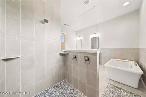 Bath - 8719 Serrano Cir, Melbourne, FL 32940 photo 2 of 2