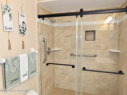 Bath - 822 Berkshire Dr, Rockledge, FL 32955 photo 2 of 3