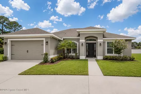 486 Wellwood St SW, Palm Bay, FL 32908