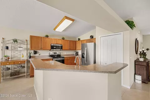 Kitchen - 8514 Ivanhoe Dr, Melbourne, FL 32940 photo 2 of 3