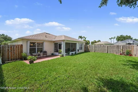 Exterior - 8514 Ivanhoe Dr, Melbourne, FL 32940 photo 4 of 8
