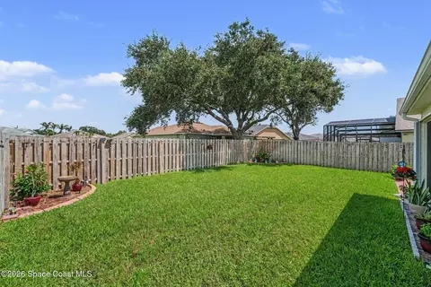 Exterior - 8514 Ivanhoe Dr, Melbourne, FL 32940 photo 5 of 8