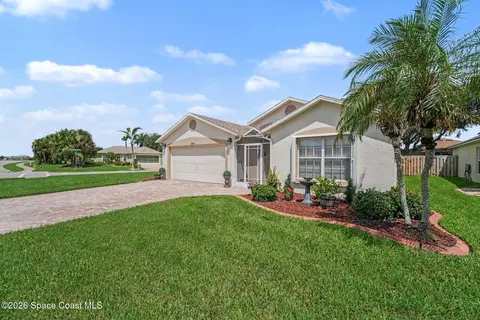 Exterior - 8514 Ivanhoe Dr, Melbourne, FL 32940 photo 2 of 8