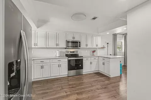 Kitchen - 305 Tangle Run Blvd #1231, Melbourne, FL 32940 photo 3 of 4