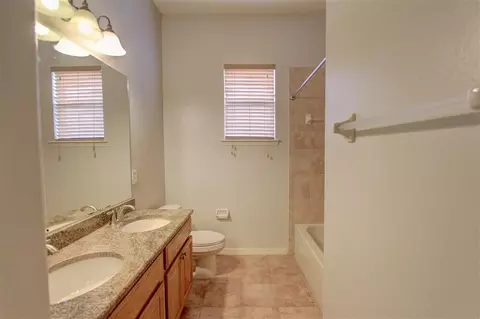 Bath - 1185 Dromin Ln, Melbourne, FL 32940 photo 3 of 5