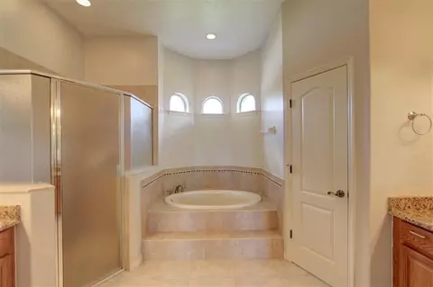 Bath - 1185 Dromin Ln, Melbourne, FL 32940 photo 1 of 5