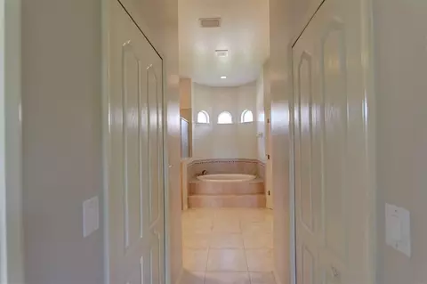 Entry Way - 1185 Dromin Ln, Melbourne, FL 32940 photo 3 of 6