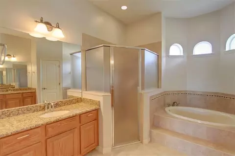 Bath - 1185 Dromin Ln, Melbourne, FL 32940 photo 2 of 5