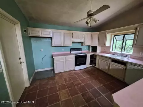Kitchen - 180 Lee Rd, West Melbourne, FL 32904 photo 2 of 3