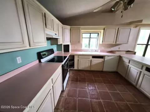 Kitchen - 180 Lee Rd, West Melbourne, FL 32904 photo 3 of 3