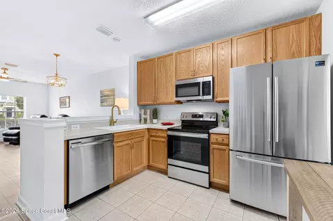 Kitchen - 1305 Hampton Park Ln, Melbourne, FL 32940 photo 1 of 2