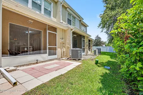 Exterior - 1305 Hampton Park Ln, Melbourne, FL 32940 photo 3 of 5