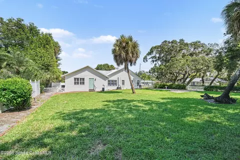 Exterior - 640 Old Oak St, Melbourne, FL 32935 photo 5 of 18