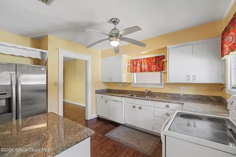 Kitchen - 640 Old Oak St, Melbourne, FL 32935 photo 1 of 2
