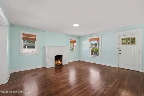 Living - 640 Old Oak St, Melbourne, FL 32935 photo 2 of 4